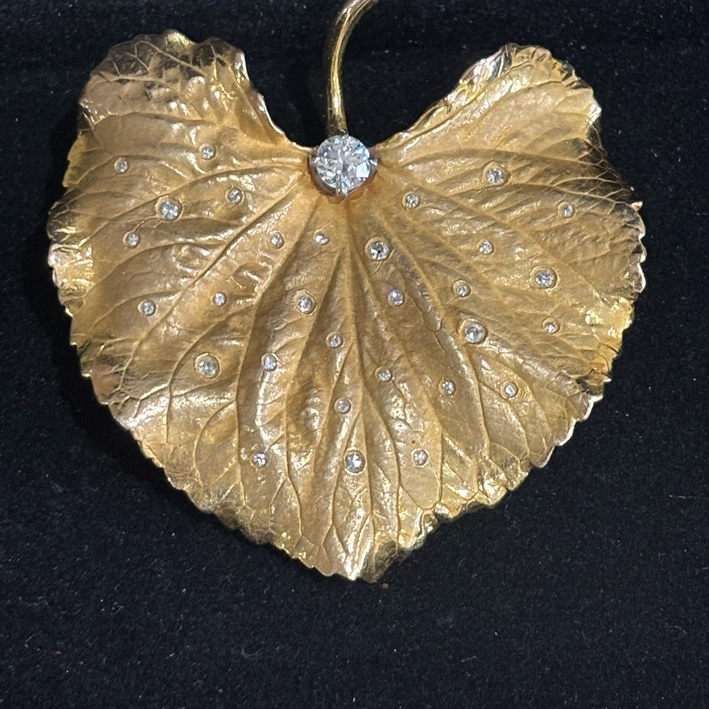14k yellow gold and diamond brooch